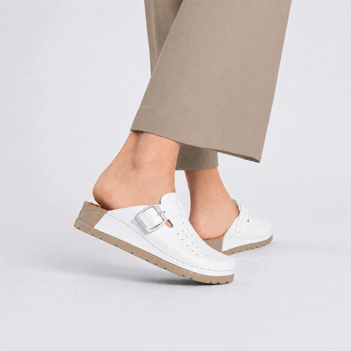 Priam White F